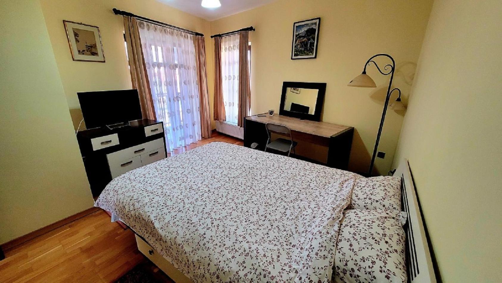 Vilă Casa Regal *